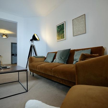 Spacious Two-Bedrooms House, Private Parking, Contractors, Relocators أكسفورد المظهر الخارجي الصورة