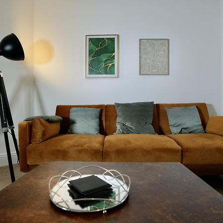 Spacious Two-Bedrooms House, Private Parking, Contractors, Relocators أكسفورد المظهر الخارجي الصورة