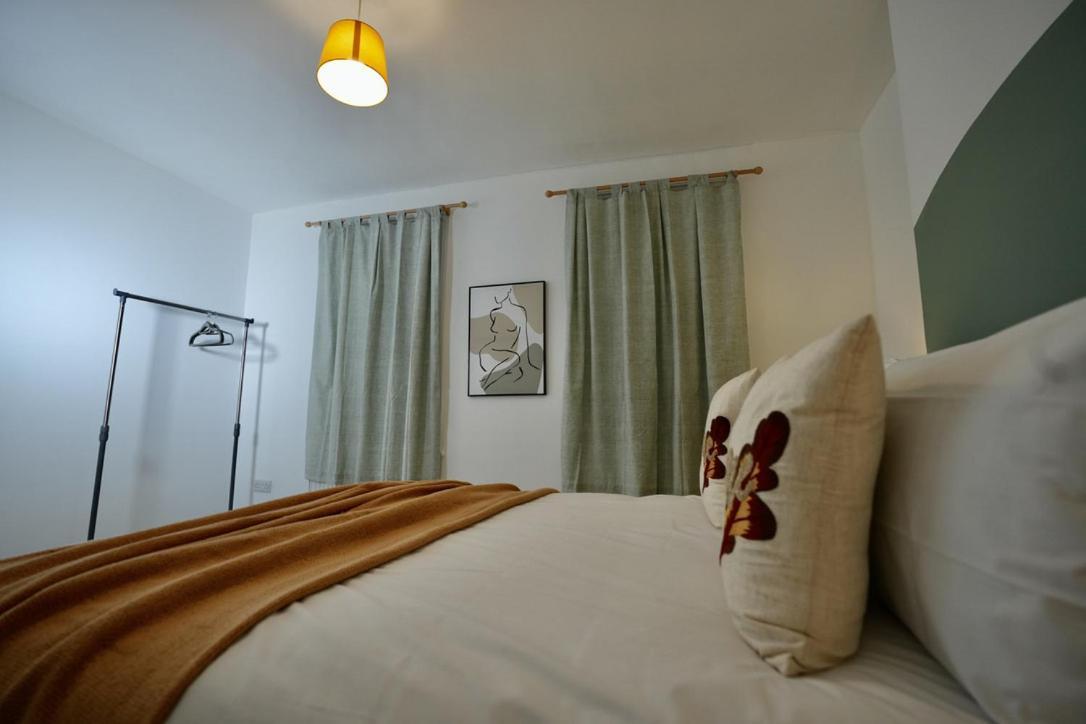 Spacious Two-Bedrooms House, Private Parking, Contractors, Relocators أكسفورد المظهر الخارجي الصورة
